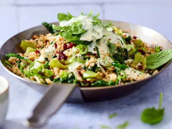 Bunte Gemüsepfanne mit cremiger Sauce, perfekt für clean eating rezepte. Frisch, gesund und lecker!
