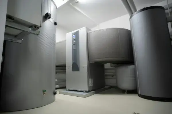 System grzewczy z zasobnikami i pompą ciepła. Gdzie zamontować separator zanieczyszczeń? Prawdopodobnie na powrocie do kotła lub pompy.