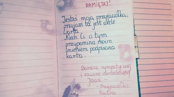 Rymowanki o przyjaźni na kartce z owieczkami. "Jesteś moja przyjaciółka, przyjaźń ta jest wiele warta.