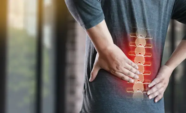 Fizjoterapeuta czy ortopeda? Kto skutecznie wyleczy Twój ból?
