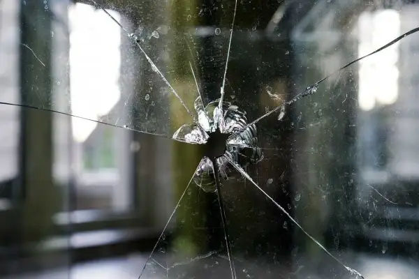 Jak zrobić dziurę w szkle bez wiertarki - proste i skuteczne metody