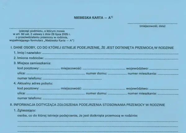 Formularz Niebieska Karta - A, służący do zgłaszania podejrzenia przemocy w rodzinie. Dokument zawiera dane osoby, wobec której istnieje podejrzenie, że jest dotknięta przemocą w rodzinie, oraz informacje o zgłaszającym.