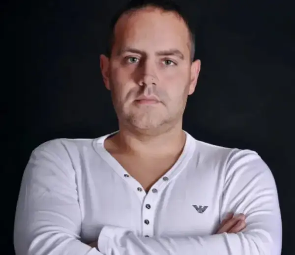 Ile lat ma DJ Kris? Zaskakujące fakty o jego życiu i karierze