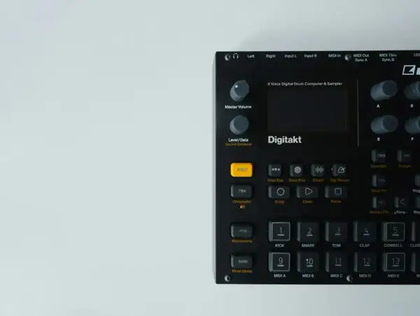 Black Digitakt drum machine with buttons and knobs. This powerful free drum machine is ready to create beats.
