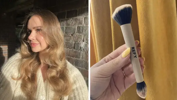 Une femme au teint lumineux pose à côté d'un pinceau REFY. Quel pinceau pour fond de teint choisir pour un fini naturel ?