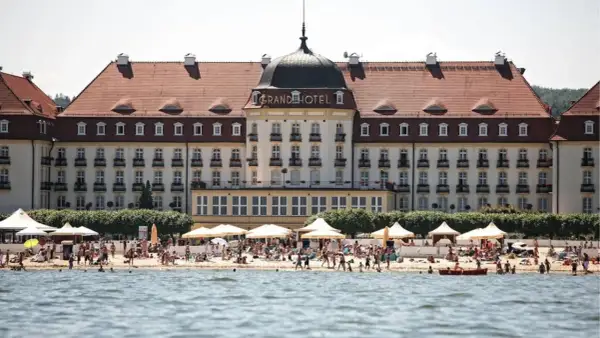 Hotel Marmur gdzie jest? Odkryj tajemnice fikcyjnego hotelu w Sopocie