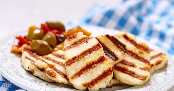 Czy halloumi jest zdrowy? Odkryj jego korzyści i zagrożenia zdrowotne