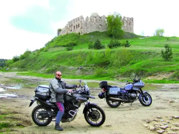 Najlepsze trasy motocyklowe w Jurze Krakowsko-Częstochowskiej, które musisz przejechać