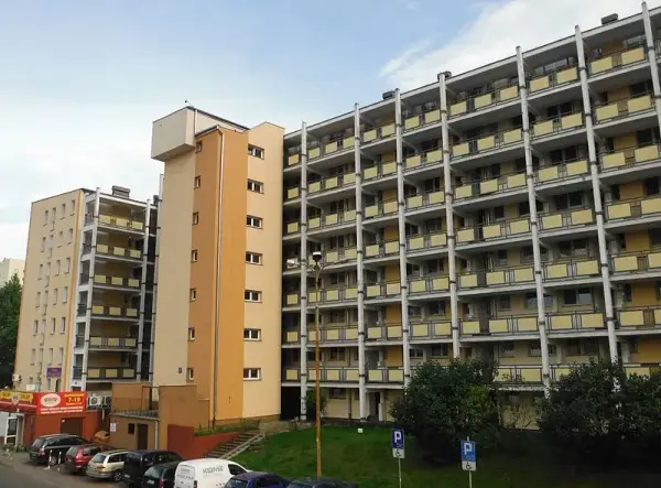Osiedle w Warszawie jak osiedle: porównanie Zasadowa i Starodęby