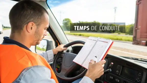 Chauffeur de camion vérifiant son emploi du temps pour le temps de pause.