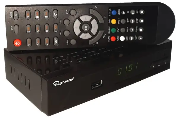 Czarny dekoder DVB-T2 Skymaster z pilotem. Szukasz, gdzie kupić dekoder DVB-T2 z dofinansowaniem?