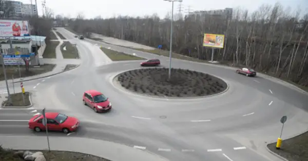 Rondo turbinowe jak jeździć? Zobacz, jak samochody płynnie pokonują zakręty.