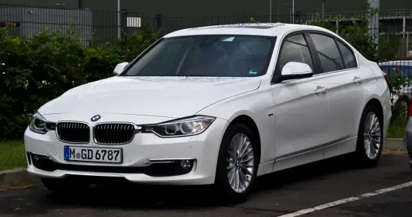 BMW Seria 3 F30 - wszystko, co musisz wiedzieć o tym modelu