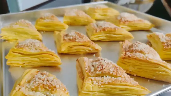 Ciastka twarogowe trójkąty: Składaj idealnie, piecz bez wpadek!