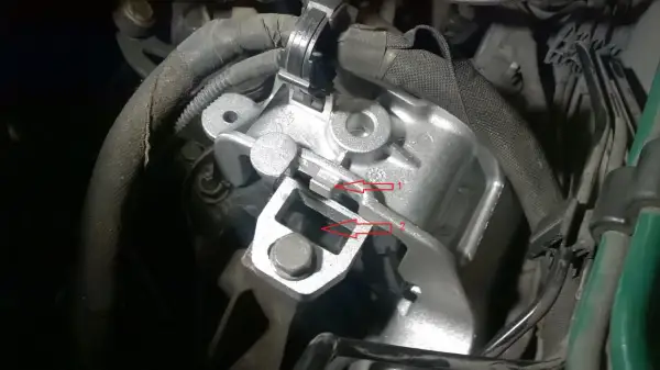 Peugeot 307: Drgania, stuki? Rozpoznaj uszkodzoną poduszkę silnika!