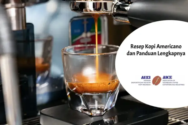 Un caffè americano al bar, con l'espresso che scende nella tazzina. La ricetta perfetta per iniziare la giornata.