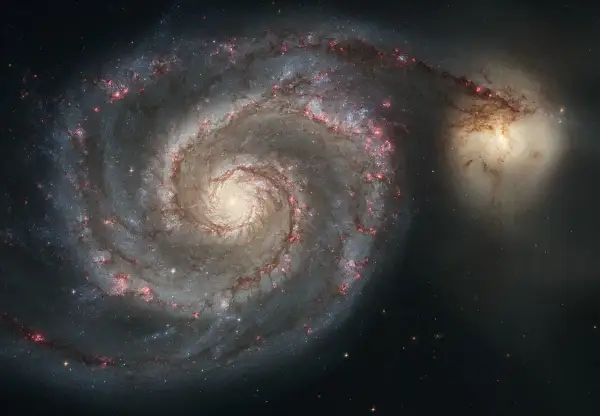 Två kolliderande galaxer, M51 och dess följeslagare. Deras namn är en del av universums fascinerande galaxer namn.