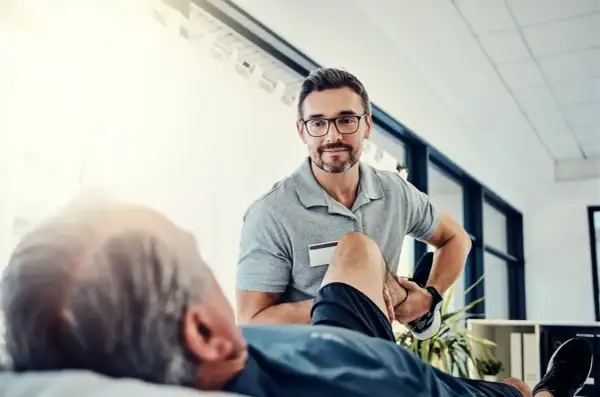 Fizjoterapeuta: Kto to jest i kiedy pomoże? Przewodnik po zawodzie