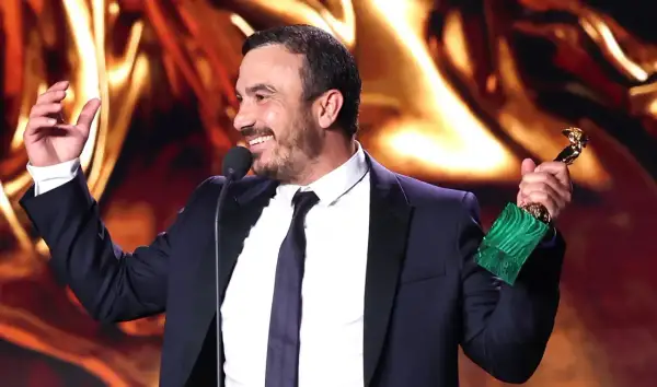 Attore con premio, forse per il suo ruolo in Gomorra.