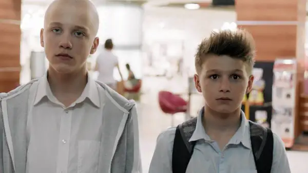 Gdzie obejrzeć film Plac zabaw online w Polsce i uniknąć pomyłek