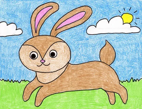 Un dibujo sencillo de como dibujar un conejo facil para niños. Un conejo marrón con orejas largas y rosadas corre en un campo verde bajo un cielo azul con nubes y sol.