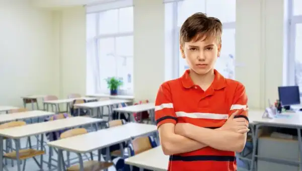 Czy nauczyciel może zabrać uczniowi telefon? Przepisy i prawa w szkole