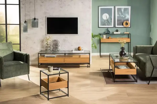 Nowoczesny salon z betonową ścianą i meblami, gdzie beton i drewno tworzą stylowe połączenie.