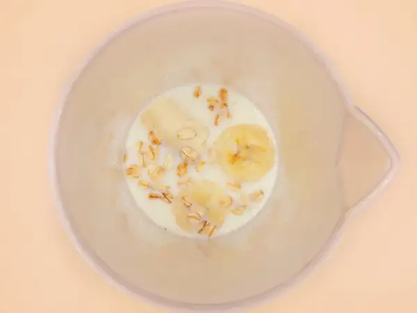 Koktajl bananowy z płatkami owsianymi - zdrowy przepis na śniadanie