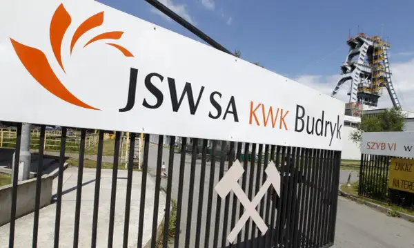 JSW SA KWK Budryk – symbol górnictwa i nadzieja na dobre notowania jsw. W tle wieża szybu kopalnianego.
