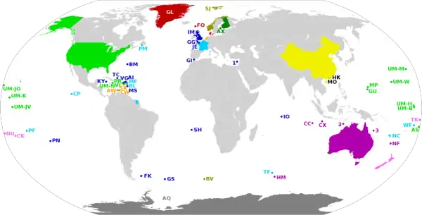 Mapa świata z zaznaczonymi punktami. Wśród nich państwa w Polinezji, jak np. wyspy oznaczone jako PF, PN, NU, CK.