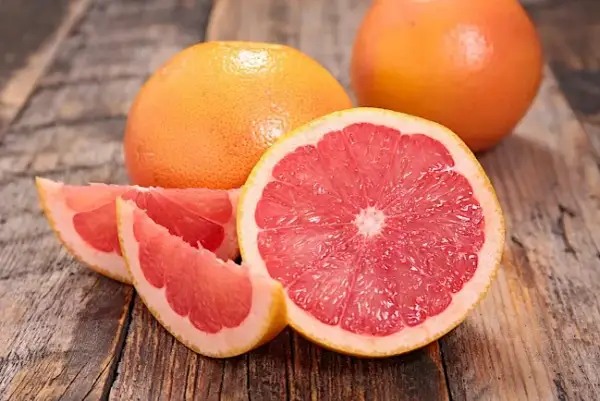 Ile kcal ma grejpfrut? Zaskakujące fakty o jego kaloryczności