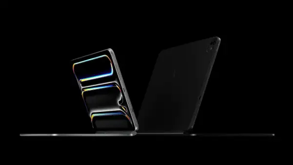 Dwa iPady Pro, jeden srebrny z kolorowym ekranem, drugi czarny z klawiaturą. Czy to najnowszy iPad?