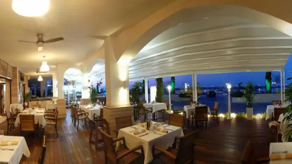 Gdzie zjeść w Sveti Vlas? Najlepsze restauracje i smaki!