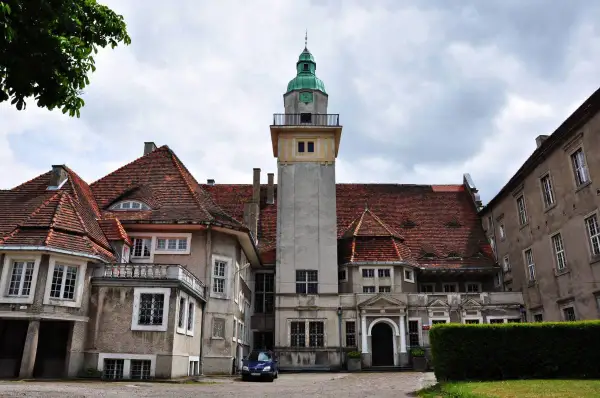 Nowy Zamek w Płotach - historia, architektura i atrakcje turystyczne