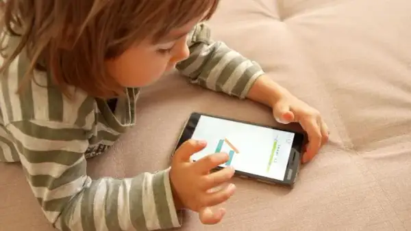 Jak telefon komórkowy wpływa na rozwój dziecka i jakie są zagrożenia