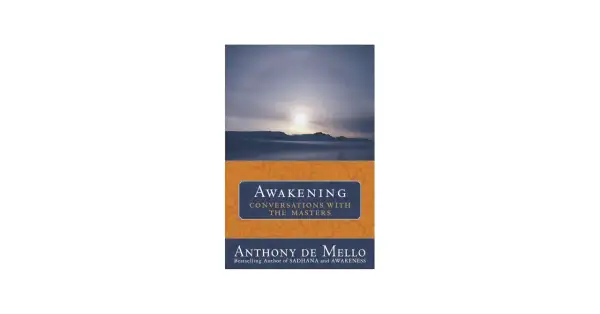 Okładka książki "Przebudzenie" Anthony'ego de Mello. Słońce nad ośnieżonym krajobrazem.