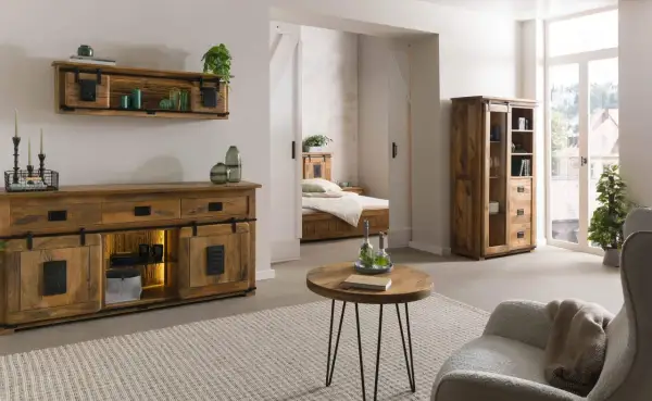 Drewniane meble w stylu industrialnym i loftowym tworzą przytulną sypialnię i salon.