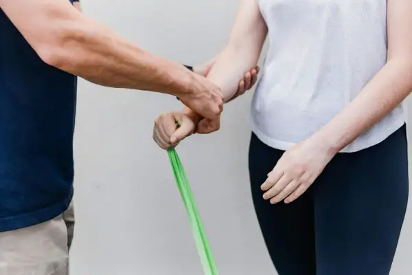 Ile zarabia fizjoterapeuta w szpitalu? Zaskakujące różnice w pensjach
