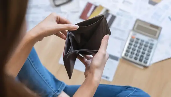 Kto udziela pożyczki dla zadłużonych? Sprawdź, gdzie znaleźć pomoc