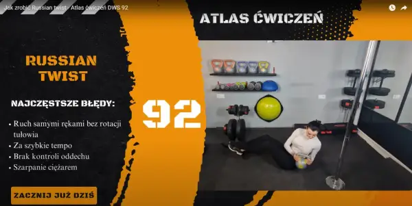 Kobieta wykonuje Russian twist z odważnikiem. Na ekranie widnieje napis "Russian Twist" i numer 92.