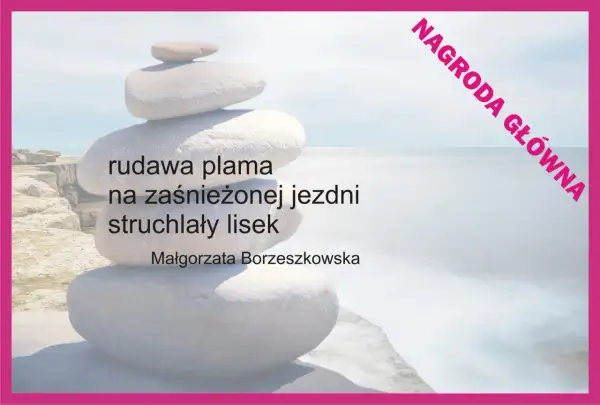 Rudawa plama na zaśnieżonej jezdni, struchlały lisek. To haiku po polsku, nagrodzone główną nagrodą.