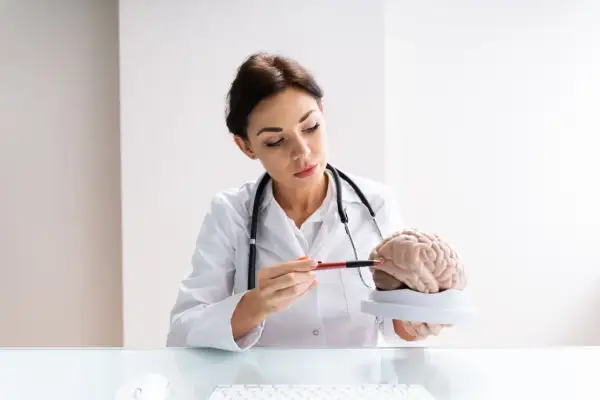 Co robi neurolog? Objawy, choroby, wizyta Twój mózg pod lupą