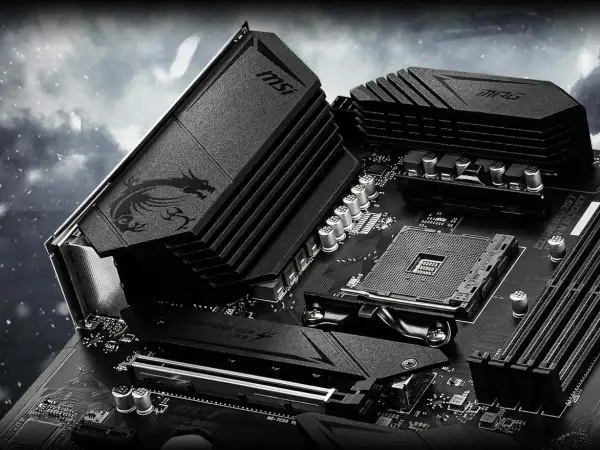 Placa base MSI con disipadores negros y dragón. El chipset es el corazón de la comunicación.