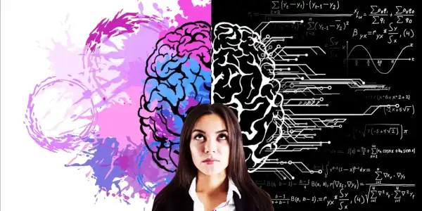 Kobieta patrzy w górę, nad nią mózg podzielony na artystyczną, kolorową stronę i logiczną, matematyczną. Różne rodzaje inteligencji.