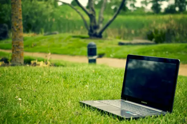 Dell czy Apple? Nowy czy używany? Wybierz idealny laptop!