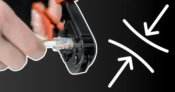 Instrukcja: jak podłączyć gniazdo RJ45. Zaciskanie wtyczki kabla sieciowego za pomocą narzędzia.