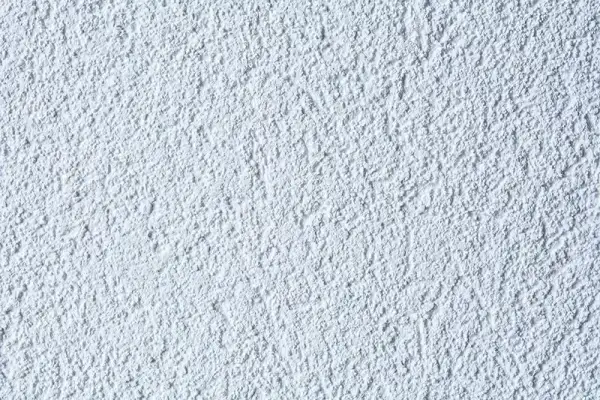 Usuwanie tynku mineralnego: Poradnik DIY krok po kroku. Czy to dla Ciebie?