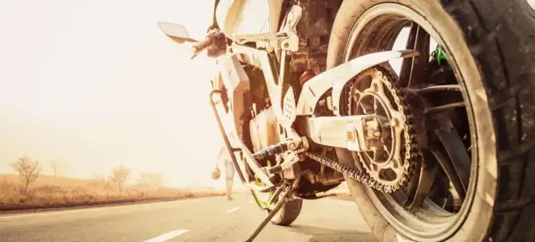 Czy motocyklem można jeździć po autostradzie? Sprawdź przepisy i bezpieczeństwo