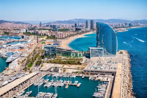 Barcelona nad morzem? Tak! Odkryj jej plaże, port i sekrety