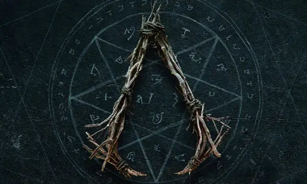 Ein Sternenkreis mit Runen und ein aus Zweigen gefertigtes Symbol, das an das Logo von Assassin's Creed neu erinnert.